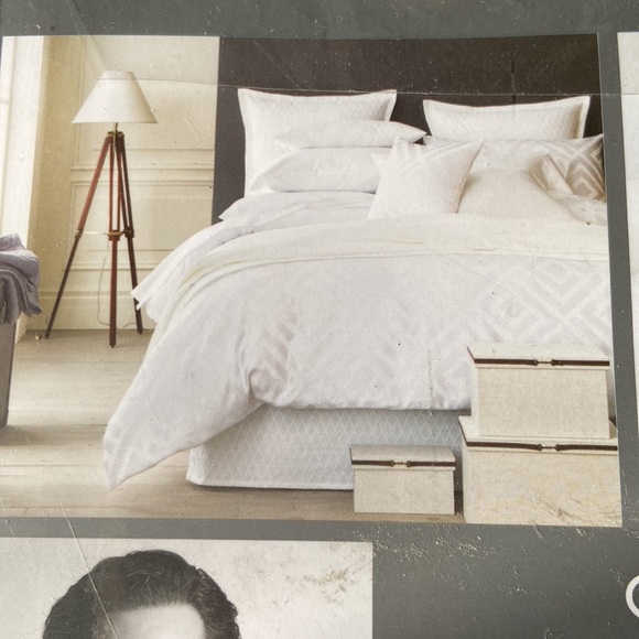 Gluckstein home duvet cover and 3 shams - Picture 2 of 3